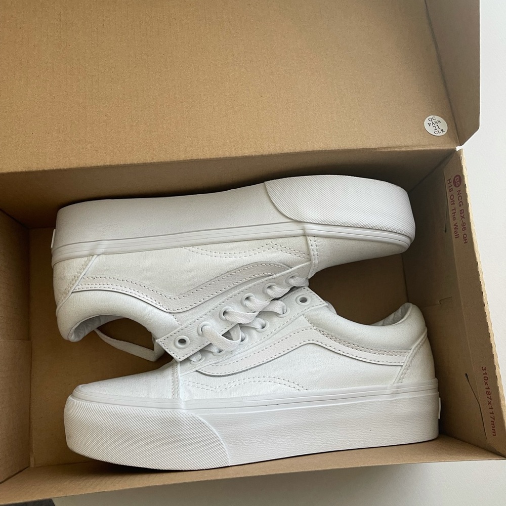 True white Old Skool Platfor Vans